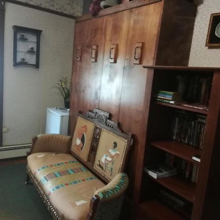 Colonial Charm Inn Σάρλοτ Τάουν Εξωτερικό φωτογραφία