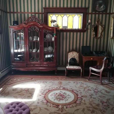 Colonial Charm Inn Σάρλοτ Τάουν Εξωτερικό φωτογραφία