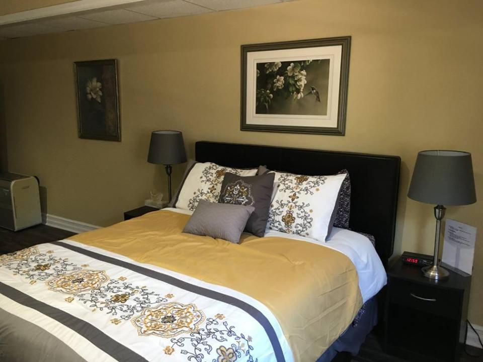 Colonial Charm Inn Σάρλοτ Τάουν Εξωτερικό φωτογραφία