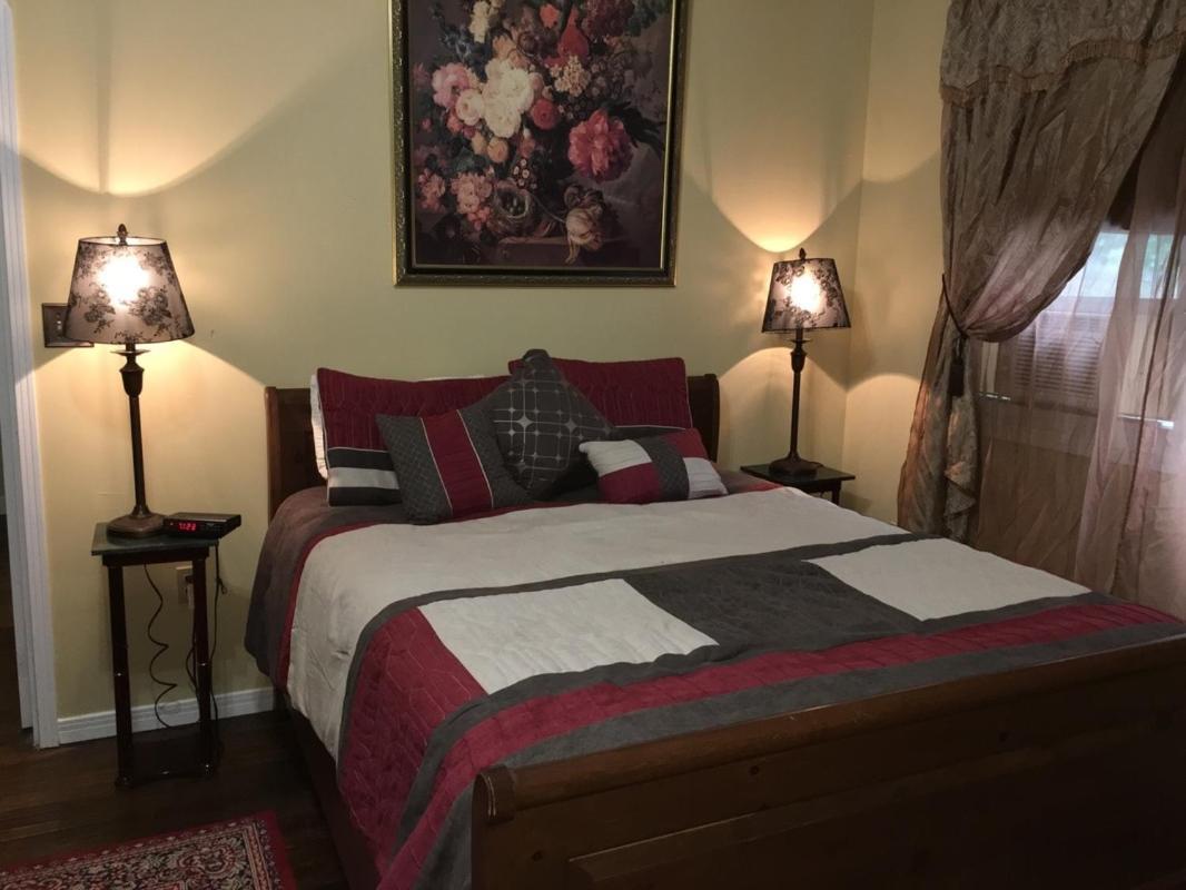 Colonial Charm Inn Σάρλοτ Τάουν Εξωτερικό φωτογραφία