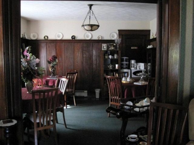 Colonial Charm Inn Σάρλοτ Τάουν Εξωτερικό φωτογραφία