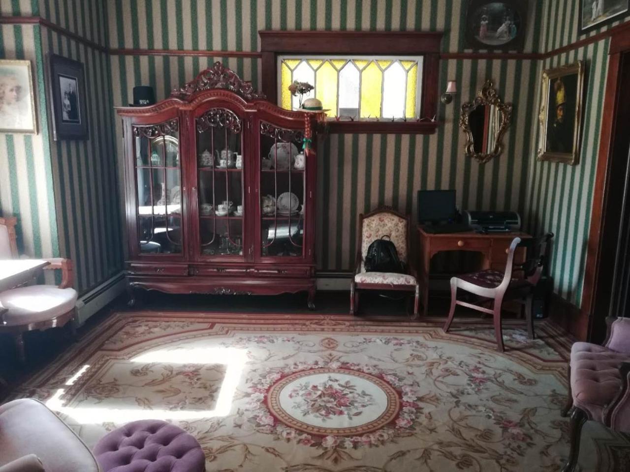 Colonial Charm Inn Σάρλοτ Τάουν Εξωτερικό φωτογραφία