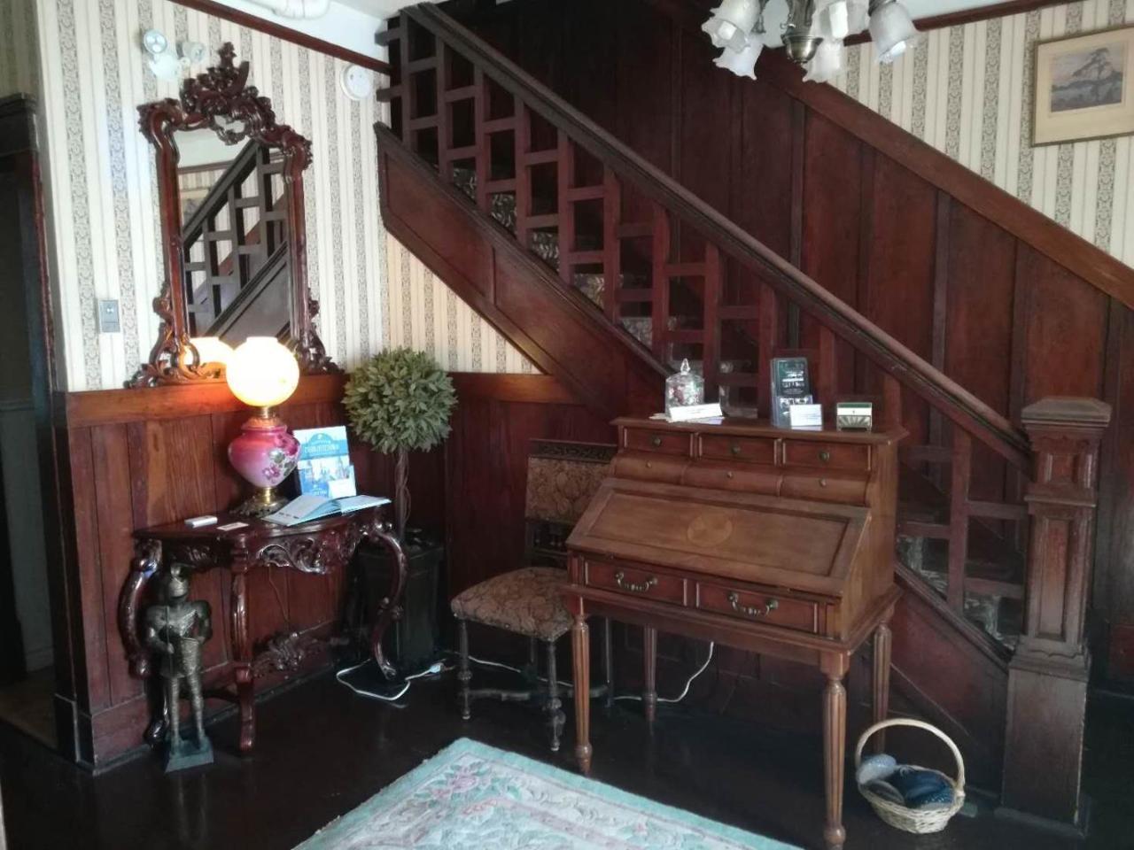 Colonial Charm Inn Σάρλοτ Τάουν Εξωτερικό φωτογραφία
